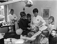 B75797_Himmelev skole, skoletandlæge, 1986, fot. Erling J. Pedersen.tif