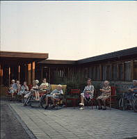 B92296_4_Beboere på Terrasse_Him.Gl.PræstegårdPlejehjem_uå.tif