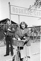 B33115_Udbringning af kaffe til Roskilde Gasværk_Edith Bach Jensen_1945.tif